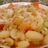 ソラマメとお野菜たっぷりスープパスタ☆チーズのせ。